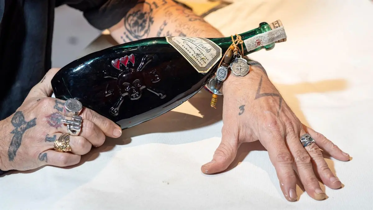 Johnny Depp lança rum premium Three Hearts
