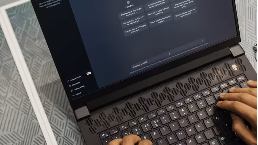 OpenAI muda estratégia de anúncios no ChatGPT