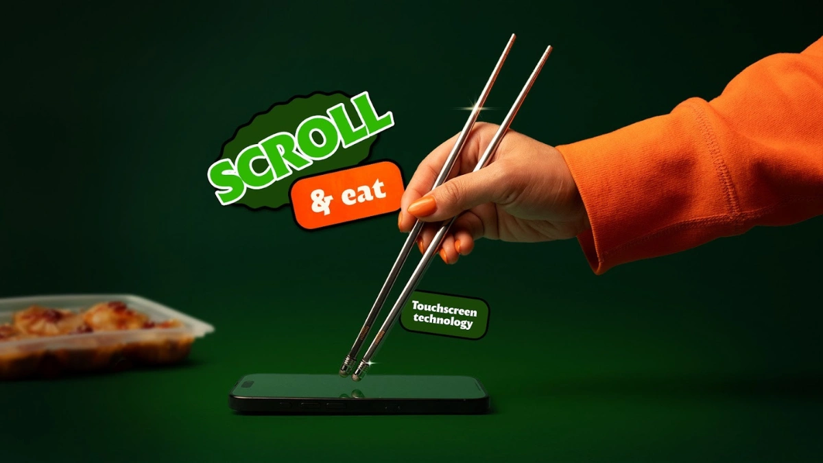 Hashis criativos permitem usar o celular enquanto come