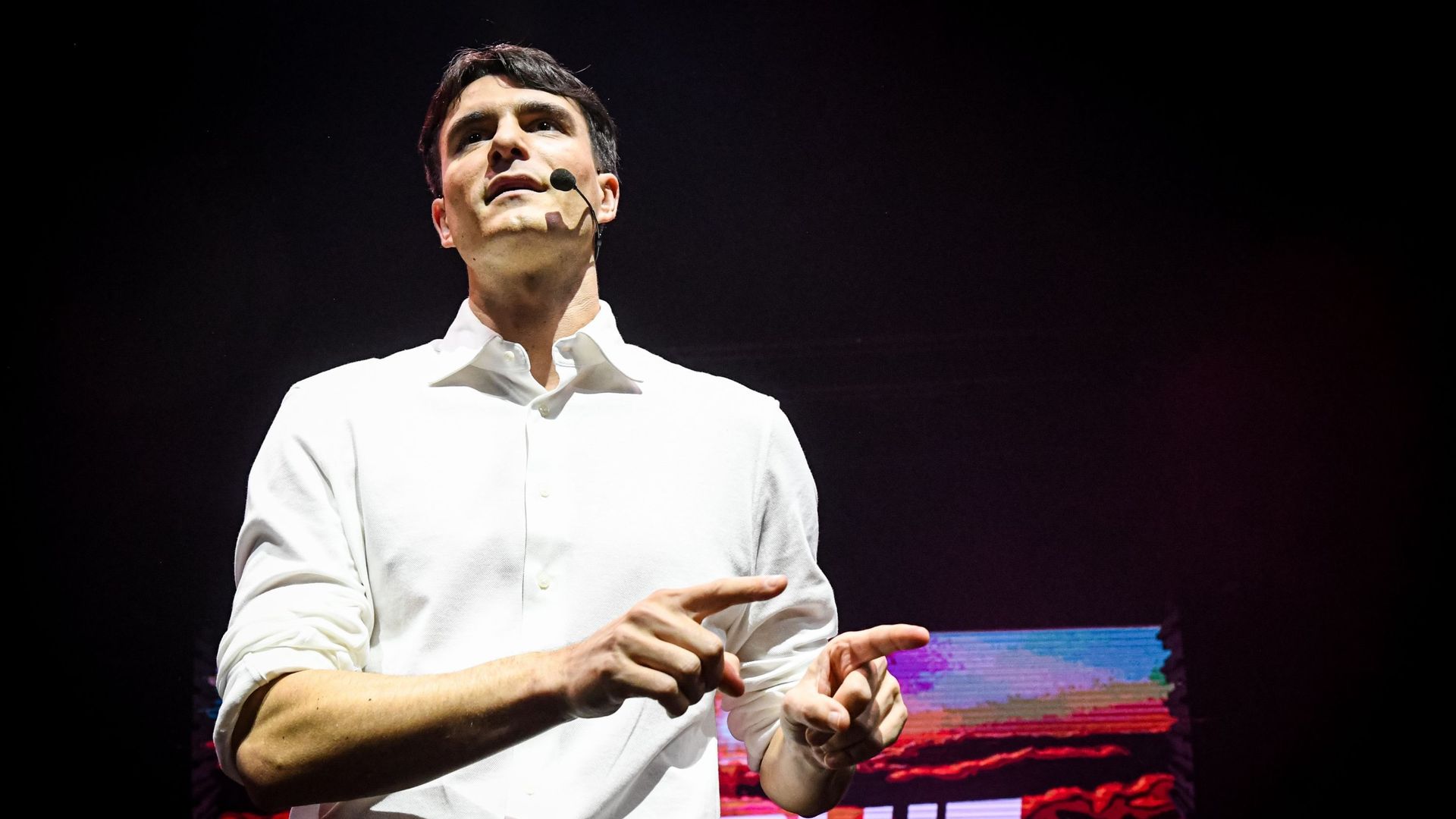 Remuneração do líder de marketing por Câmara gera debate