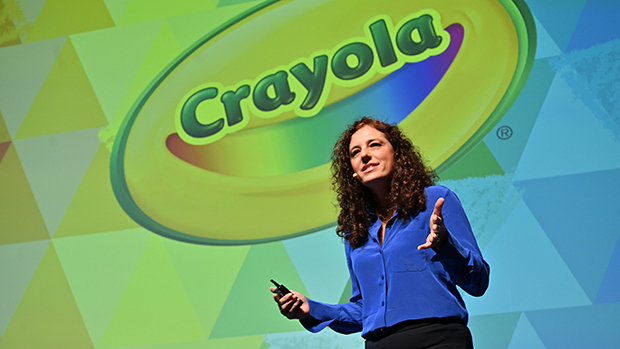 Victoria Lozano deixa cargo de CMO na Crayola