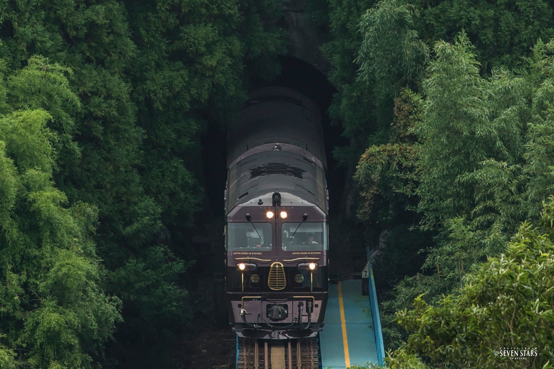 Projeto de luxo leva turistas a Kyushu de trem-cruzeiro