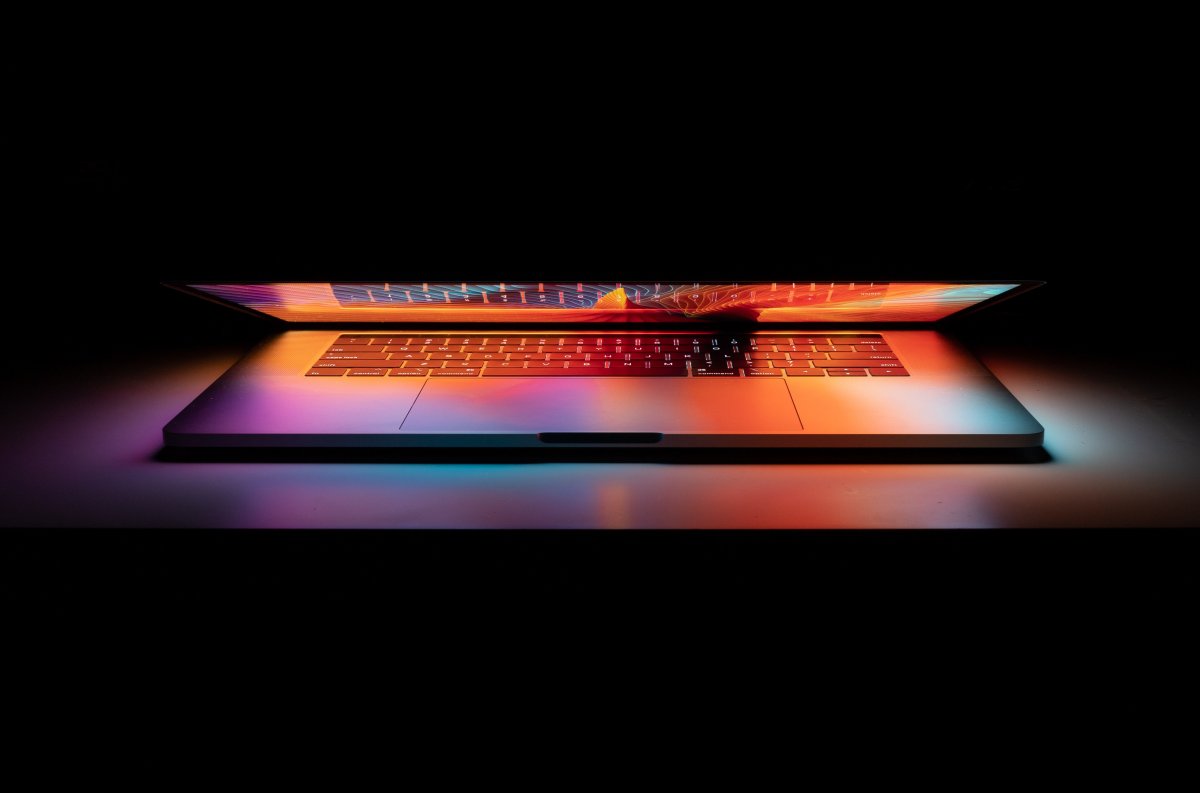Apple pode lançar MacBook Ultra com tela de toque
