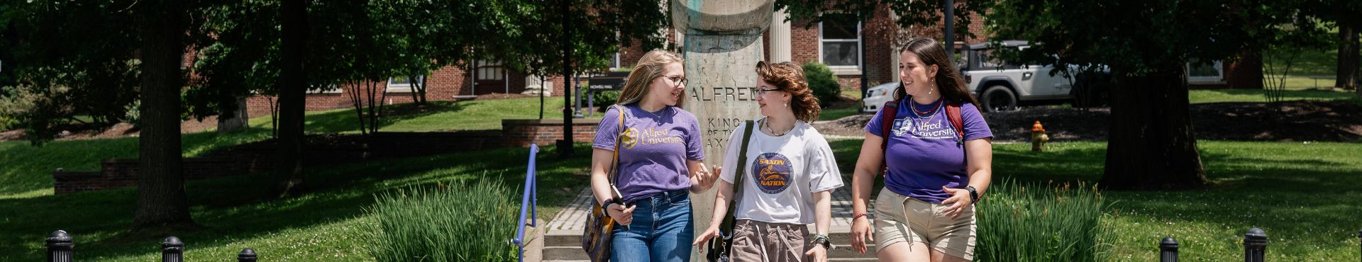 Estudante publica romance em projeto universitário