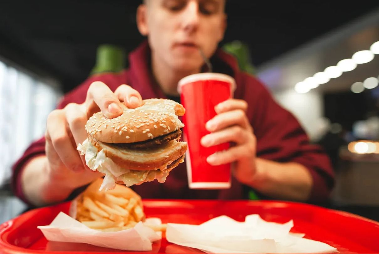Logotipos de fast food atraem mesmo sem fome