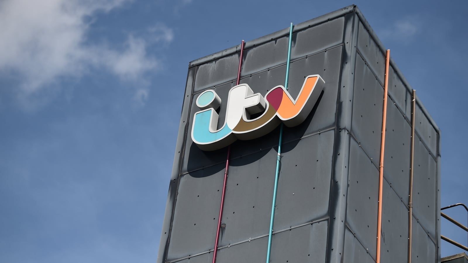 ITV supera expectativas e continua negociação com Sky