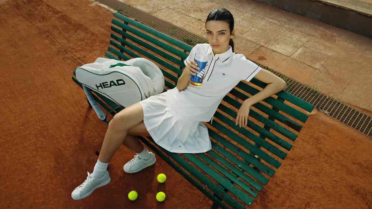 Mini Open Tennis une cerveja e tênis em campanha criativa