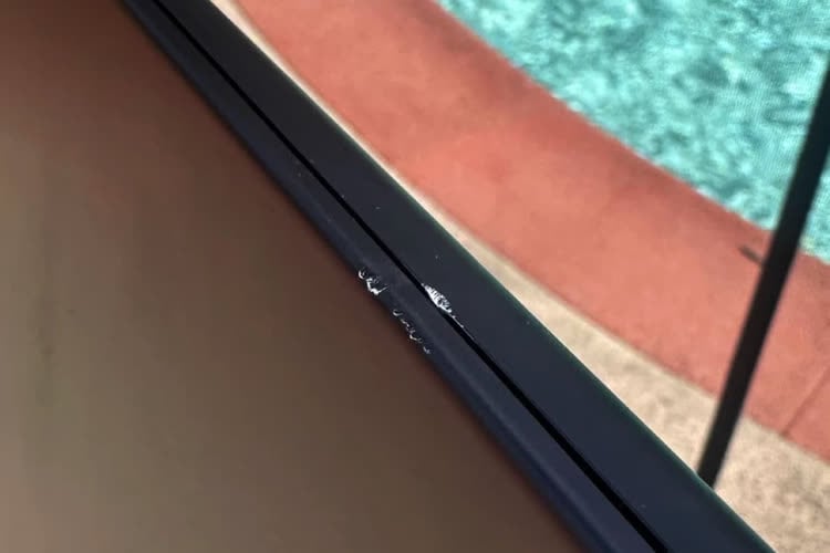 MacBook Pro resiste a queda de 25 degraus