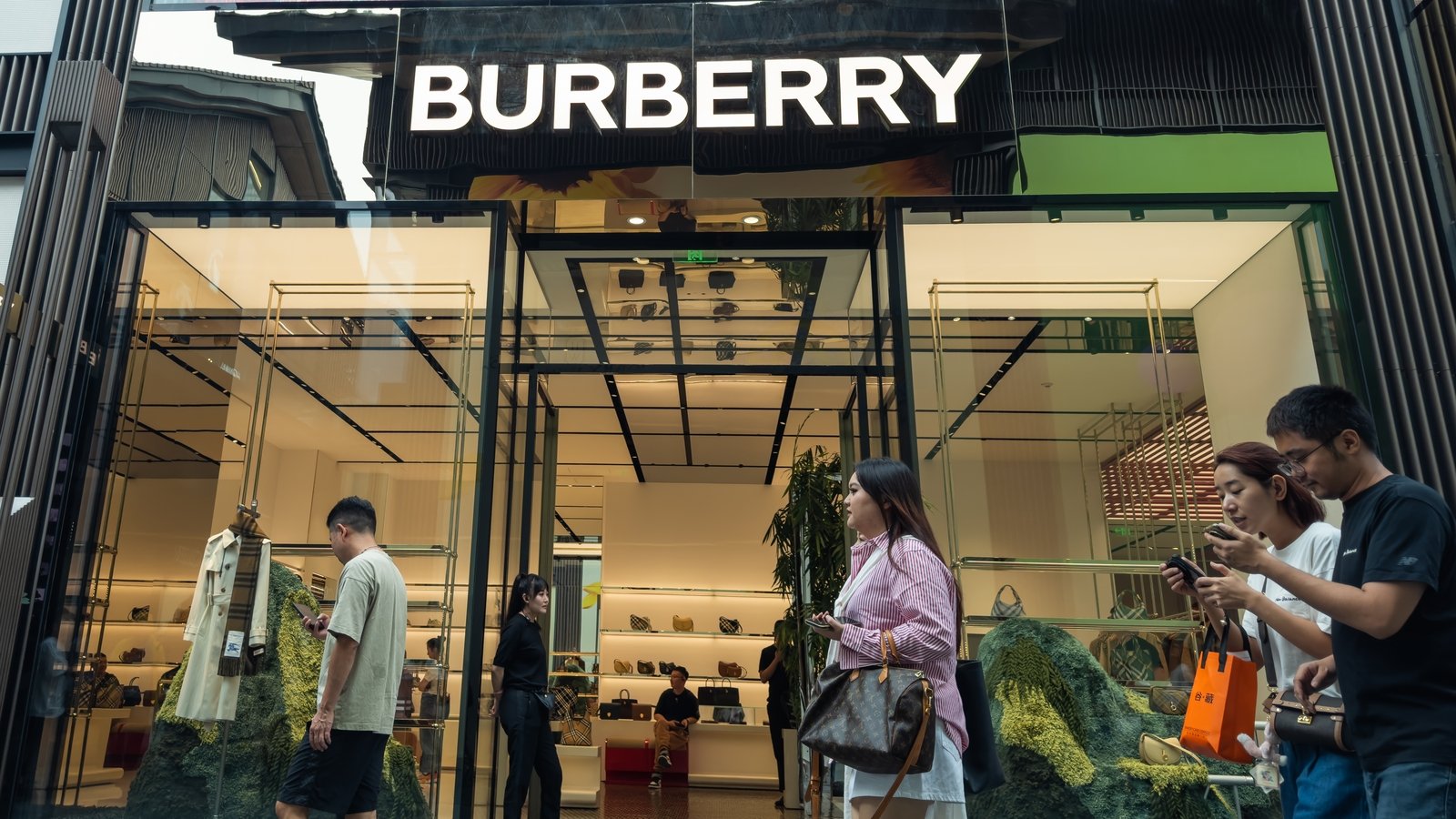 Burberry surpreende com vendas no Natal