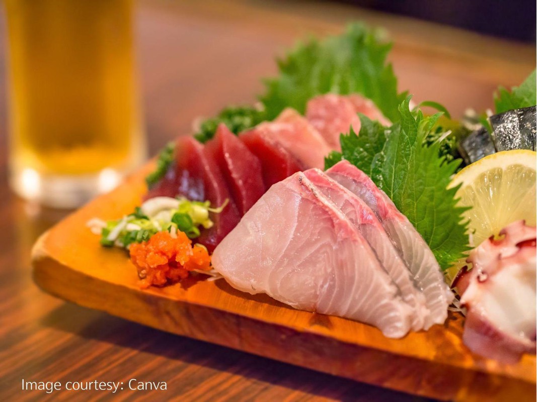 Sashimi fresco faz sucesso no Mercado Noturno de Yumin