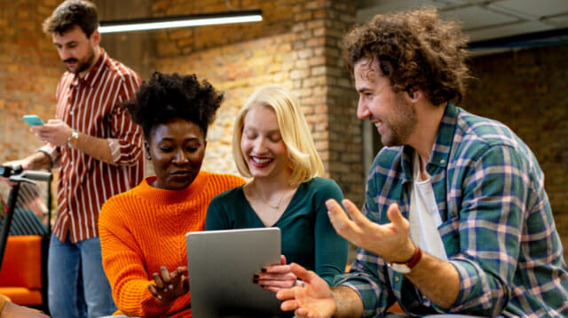 Jovens rejeitam anúncios criados por IA