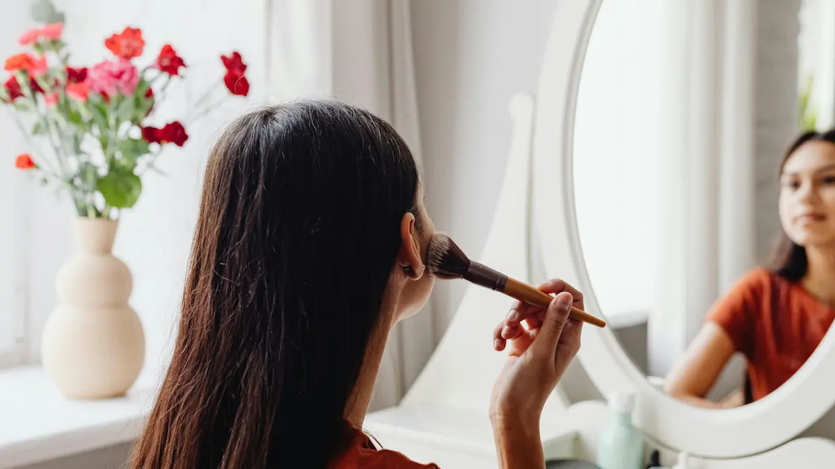 MÁDARA: Make que cuida da pele e ilumina