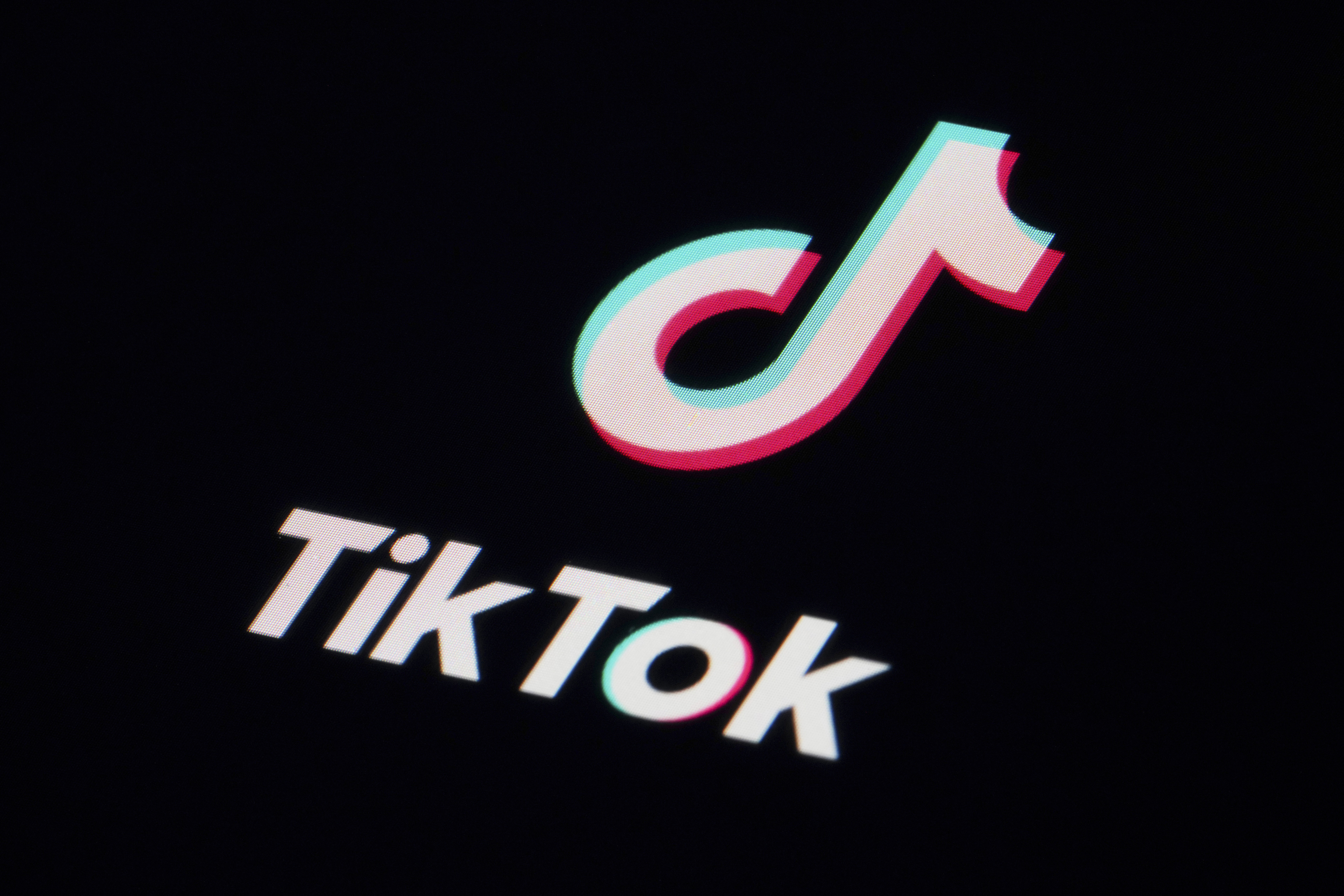 Exposição de jovens usando drogas no TikTok preocupa