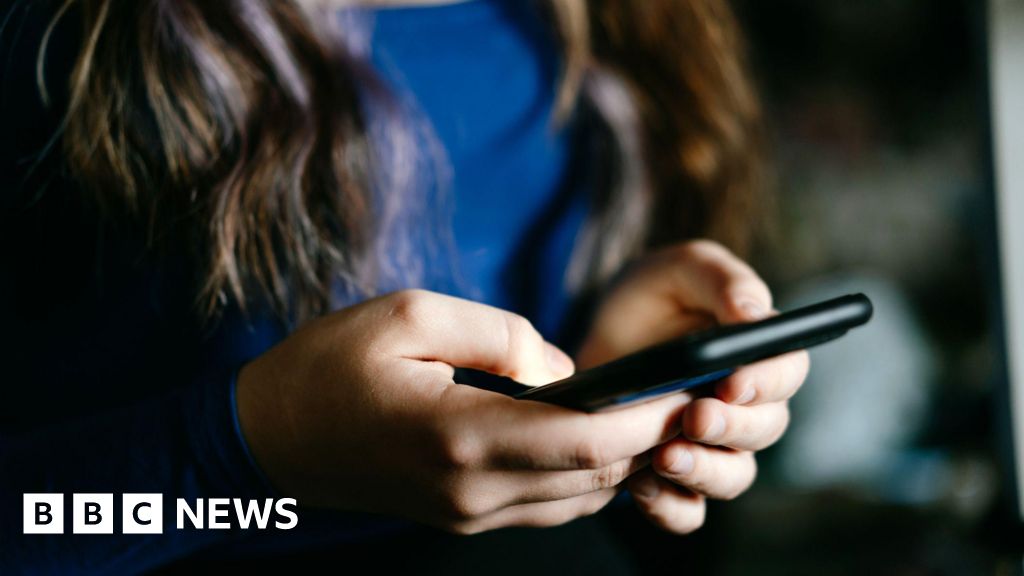 Crianças são expostas a anúncios prejudiciais online