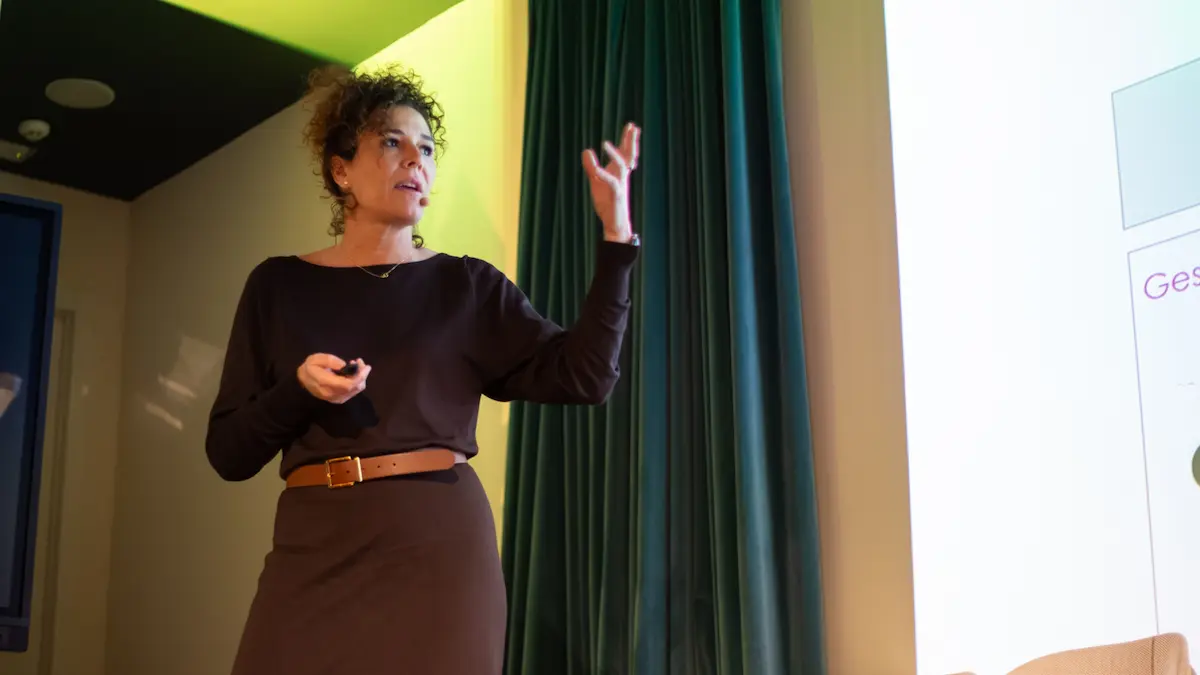 GrupoSky fortalece liderança com Aida Maraver