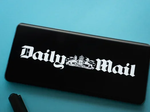 DMGT reporta queda de 1% na receita total anual