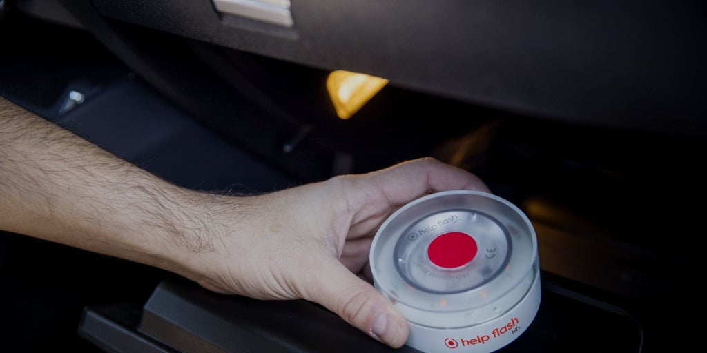 Evite multas com a baliza V16 conectada