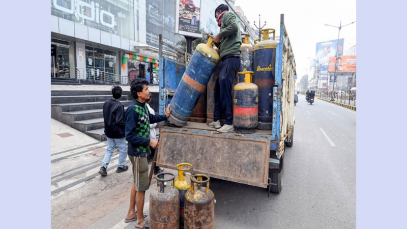 Empresas garantem abastecimento de combustíveis na Índia