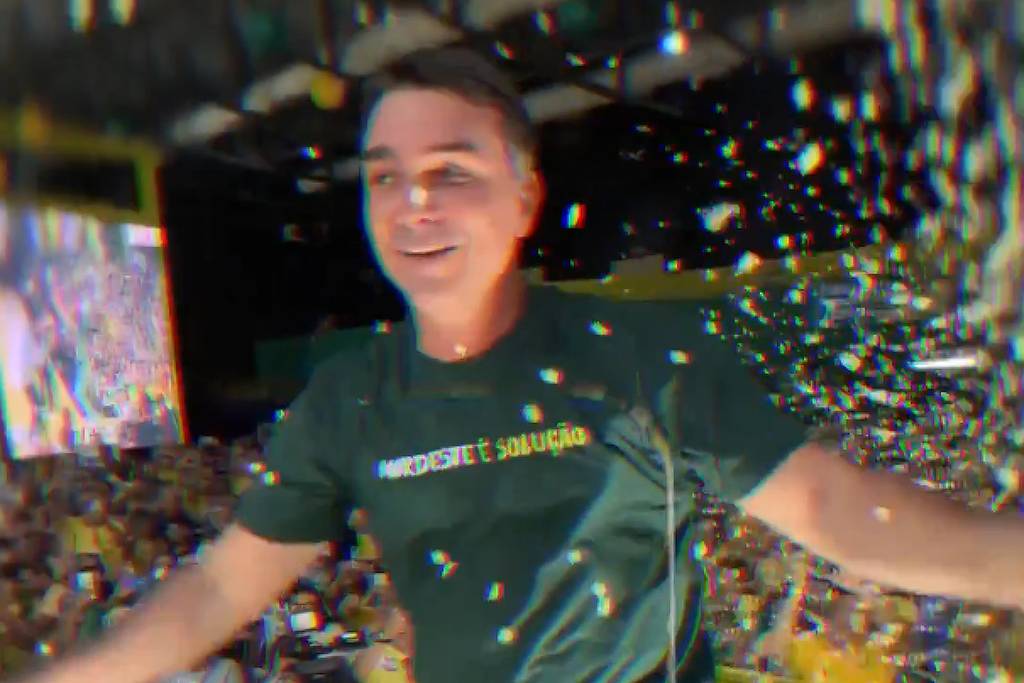Flávio Bolsonaro aposta em dancinhas no TikTok