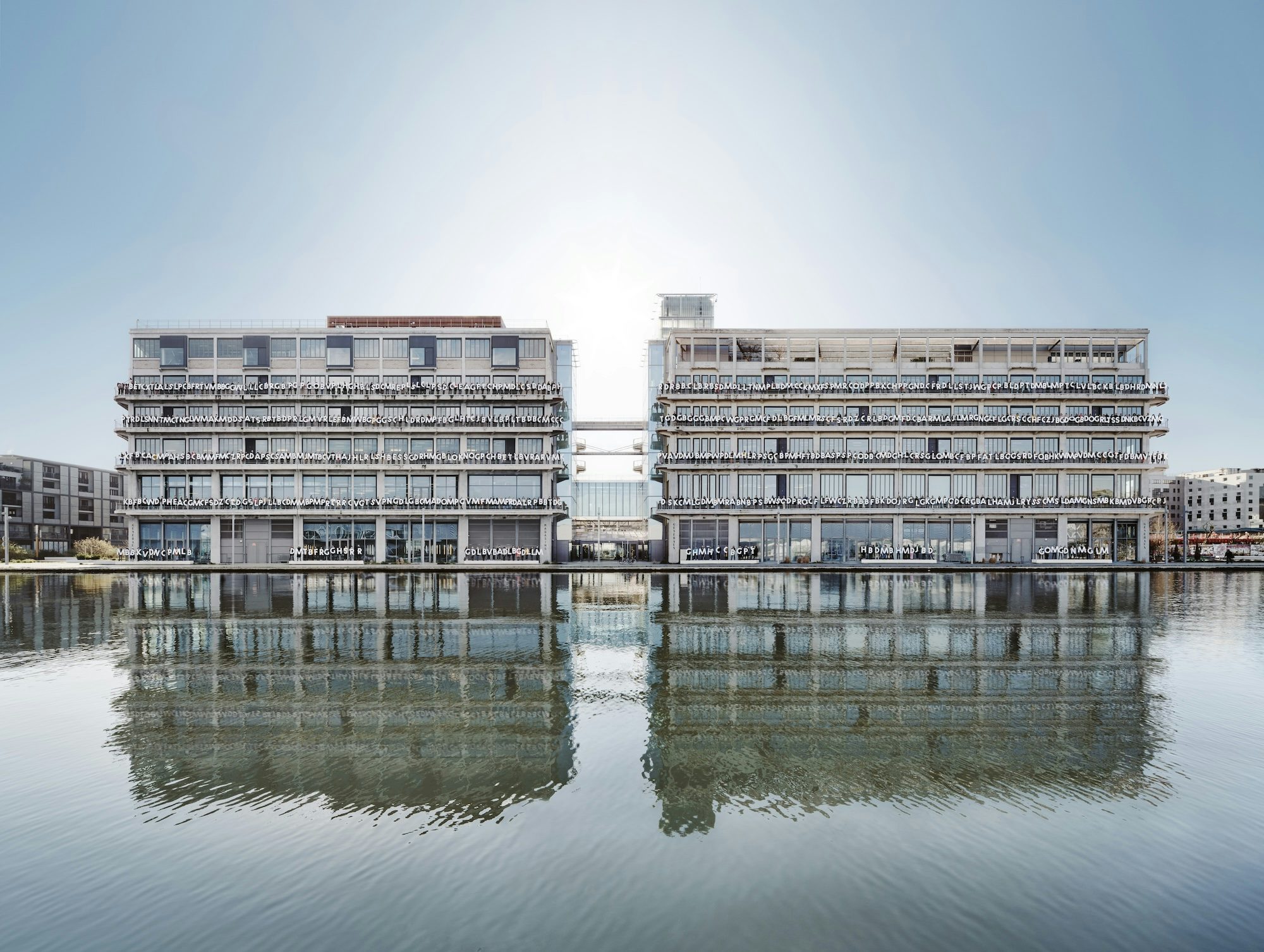 Rémi Babinet lança livro sobre publicidade e cultura